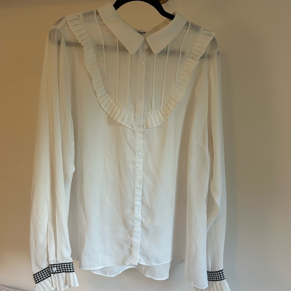 Fashion Nova White Ruffled‎ Blouse